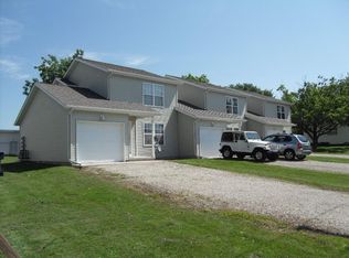 101 E Dodge St APT 3, Farmer City, IL