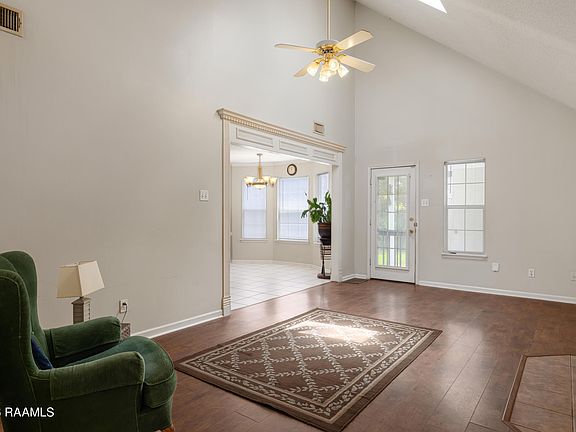 4th image of 139 Sugarcreek Dr
