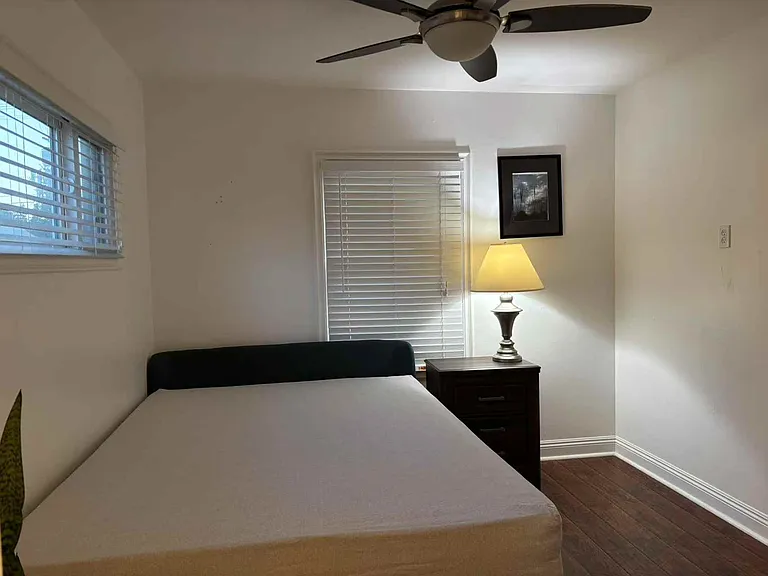 10348 Woodley Ave — Photo 3