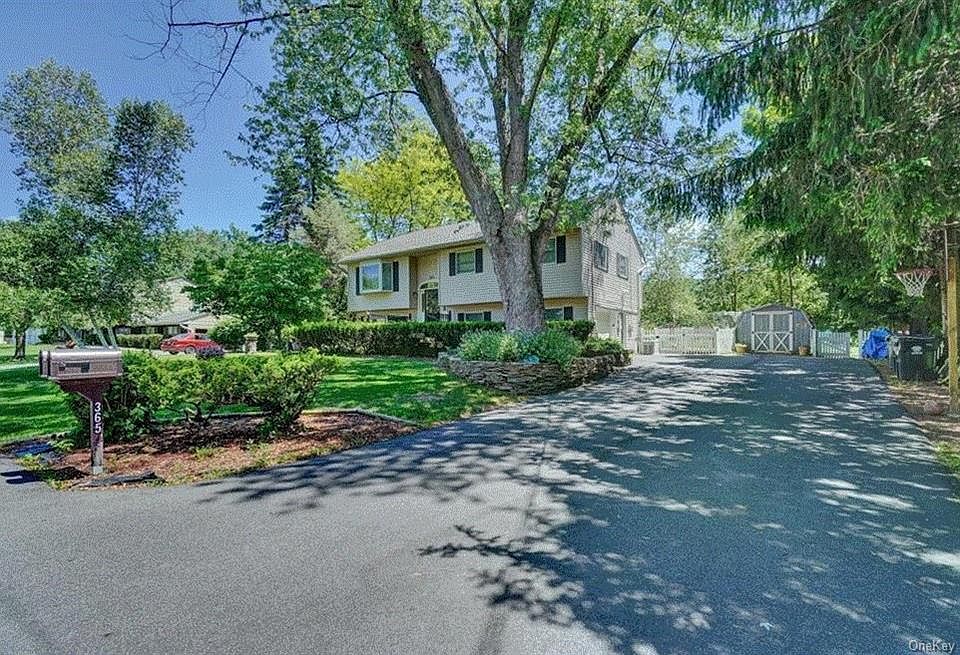1st image of 365 Lake Shore Dr