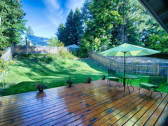 Rear Deck & Fenced Yard
