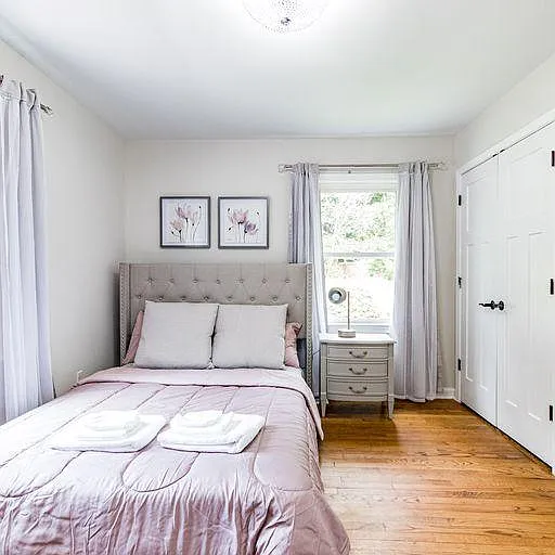 5513 Meadowbrook Rd — Photo 2