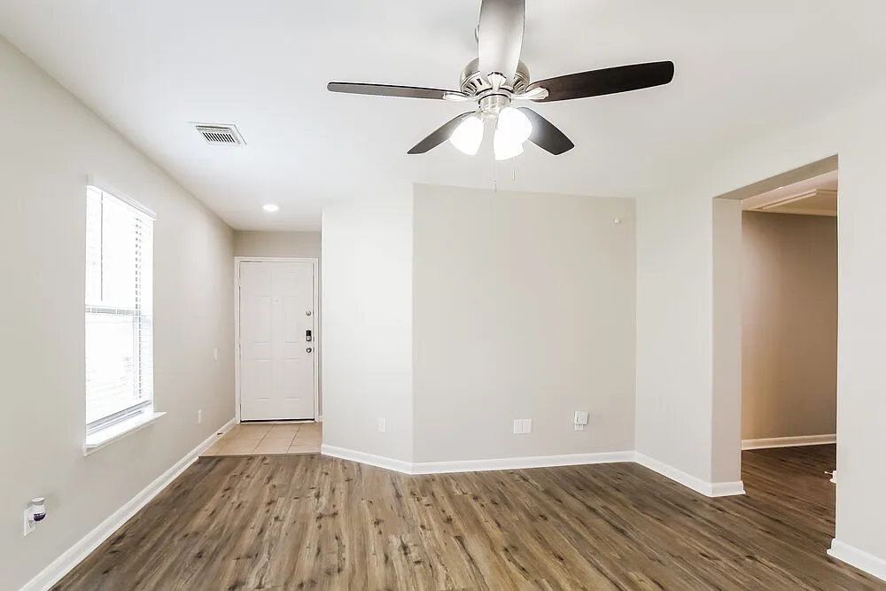 3 bed, 2.0 bath, 1326 sqft, $1,690 — Photo 4