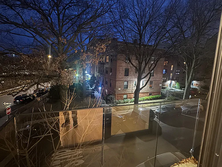 Pelham Pkwy S — Photo 5