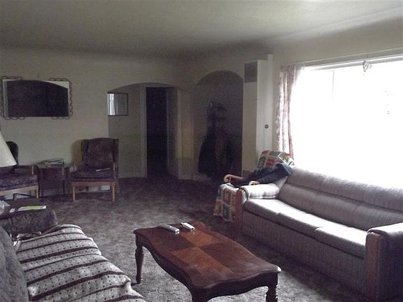 5th image of 625 Dakota Ave