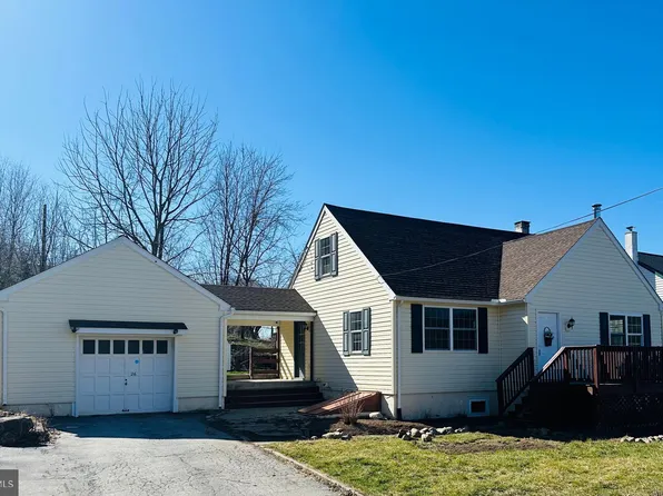 26 Newport Ave, Coatesville, PA 19320