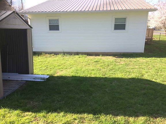 5th image of 833 Pauline Ave