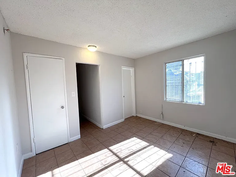 823 E 111th Pl #1/4 — Photo 11