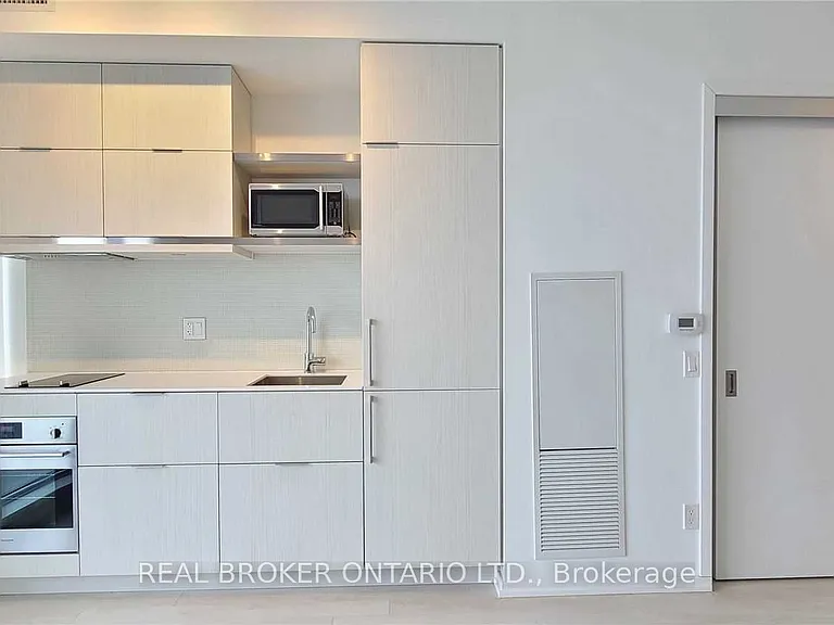 197 Yonge St #1608 — Photo 3