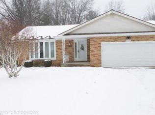 5949 Williamsburg Dr, Highland Heights, OH