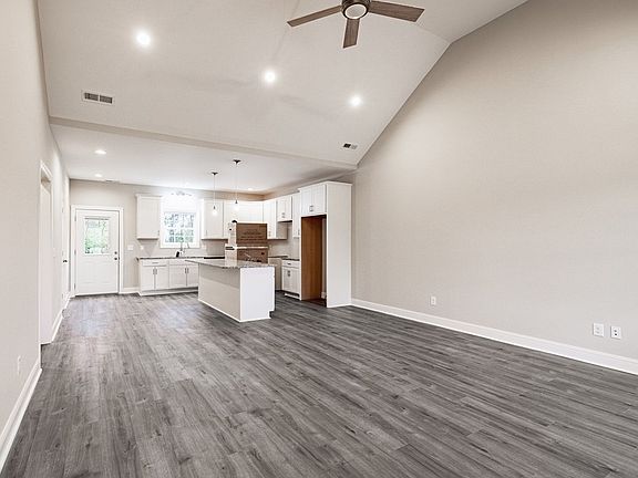 4th image of 606 Colonette Dr