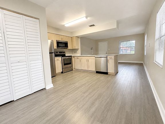 5th image of 3105 Woodhill Rd #3107