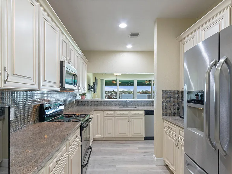 316 N Lake Dr — Photo 10