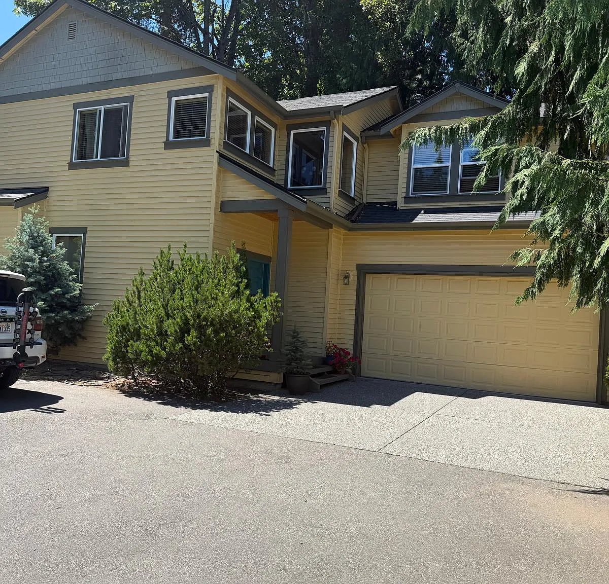 3 bed, 2.5 bath, 2193 sqft, $4,900 — Photo 1