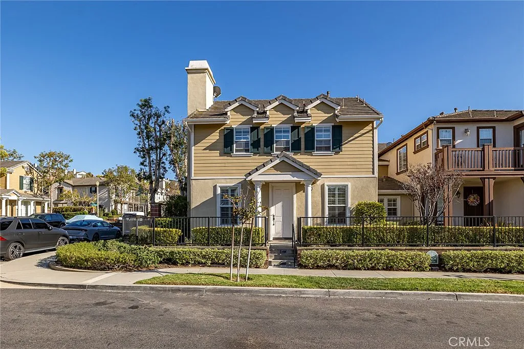 3 bed, 2.5 bath, 1984 sqft, $4,595 — Photo 1