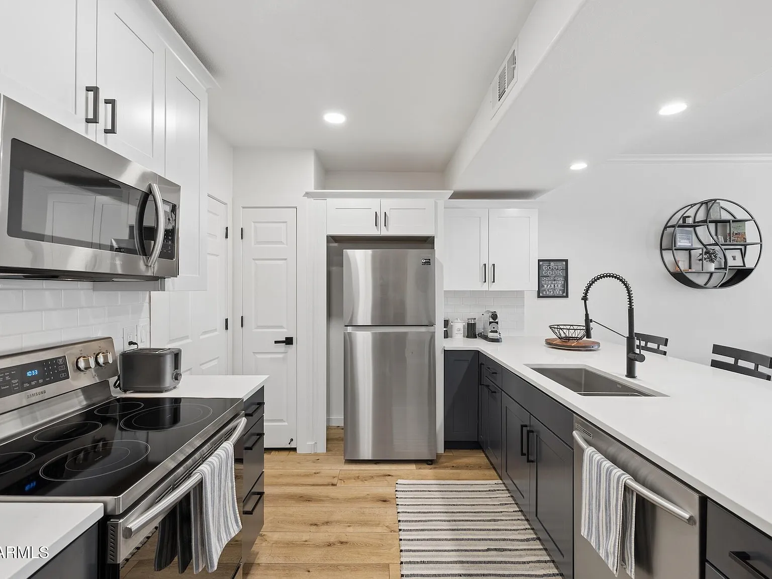3 bed, 2.0 bath, 1326 sqft, $4,000 — Photo 3