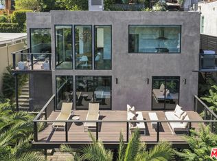 3840 Clayton Ave, Los Angeles, CA 90027