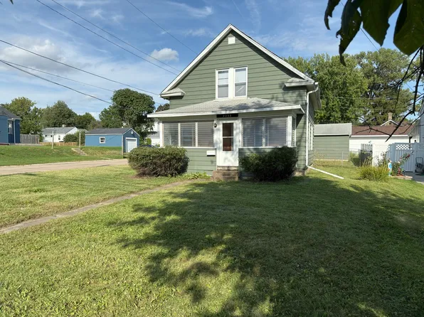 2233 24th St, Rock Island, IL 61201