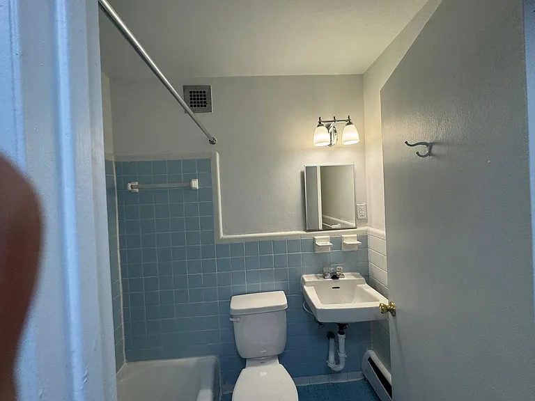 1111 D St NE — Photo 18