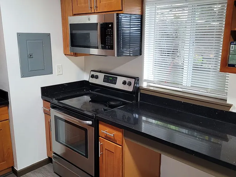 2350 Beacon Ave S — Photo 42