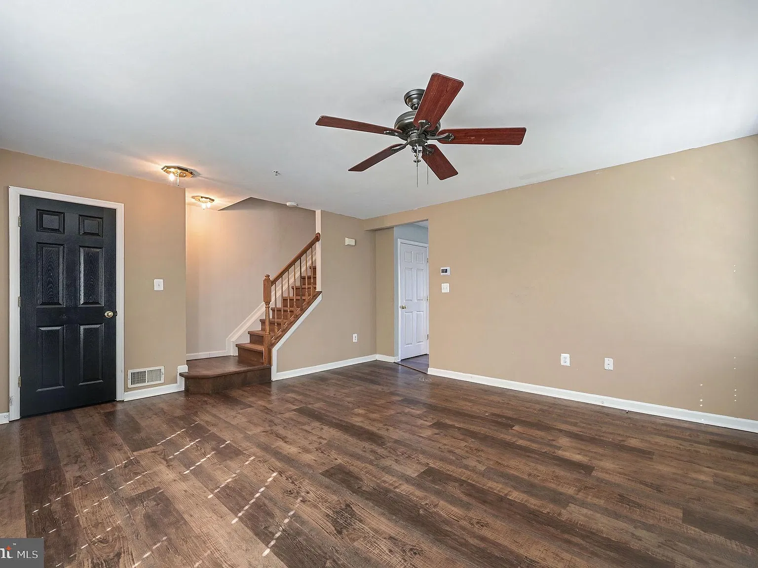 3 bed, 2.5 bath, 2106 sqft, $2,200 — Photo 4