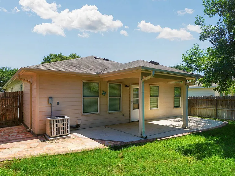320 Longhorn Way — Photo 33