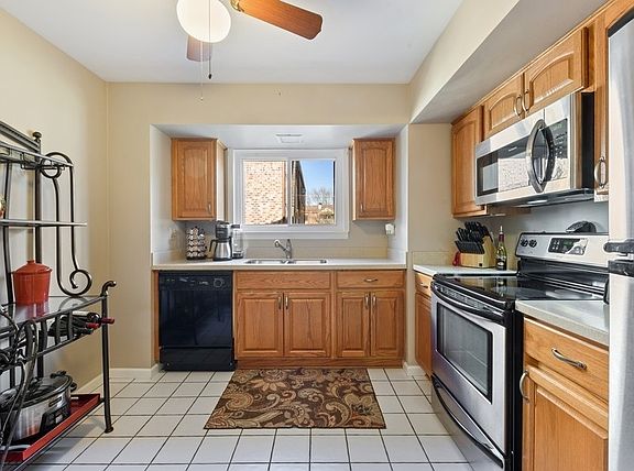5th image of 811 S Dwyer Ave APT C