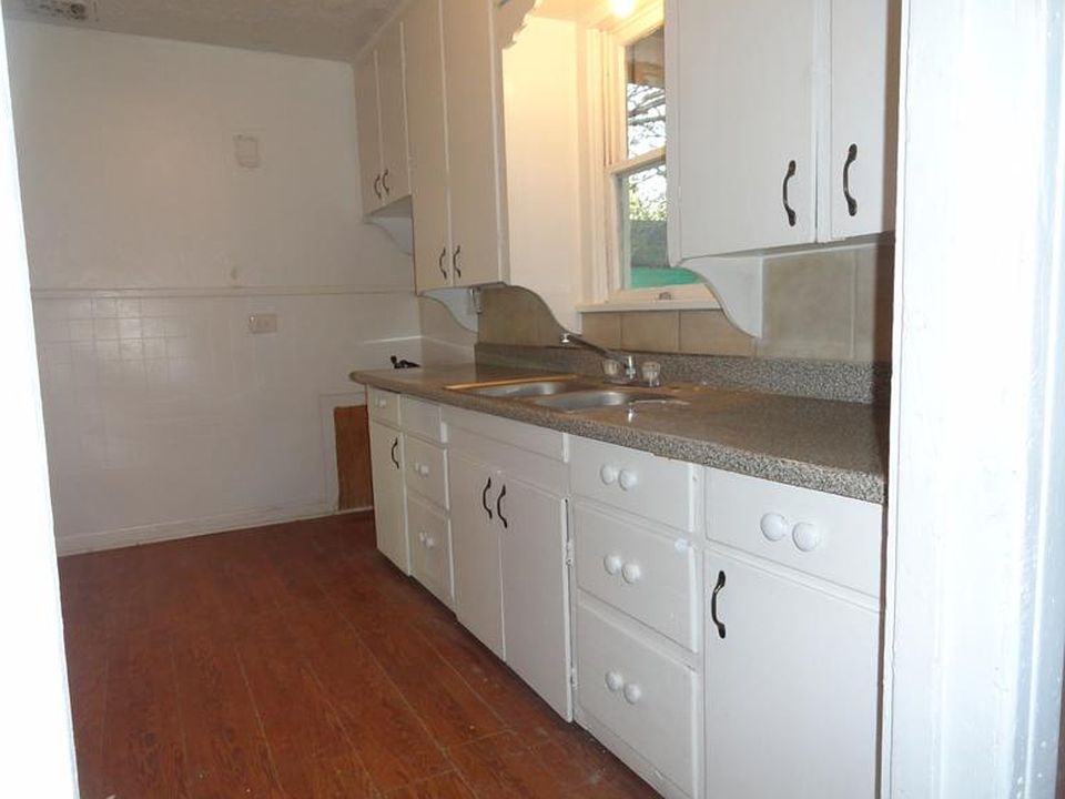 2nd image of 727 N Hayes St