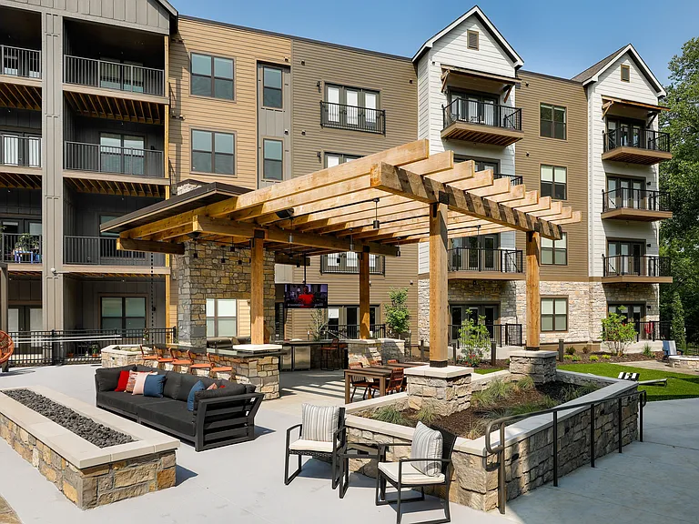 ELEVATED OUTDOOR GRILLING KITCHEN