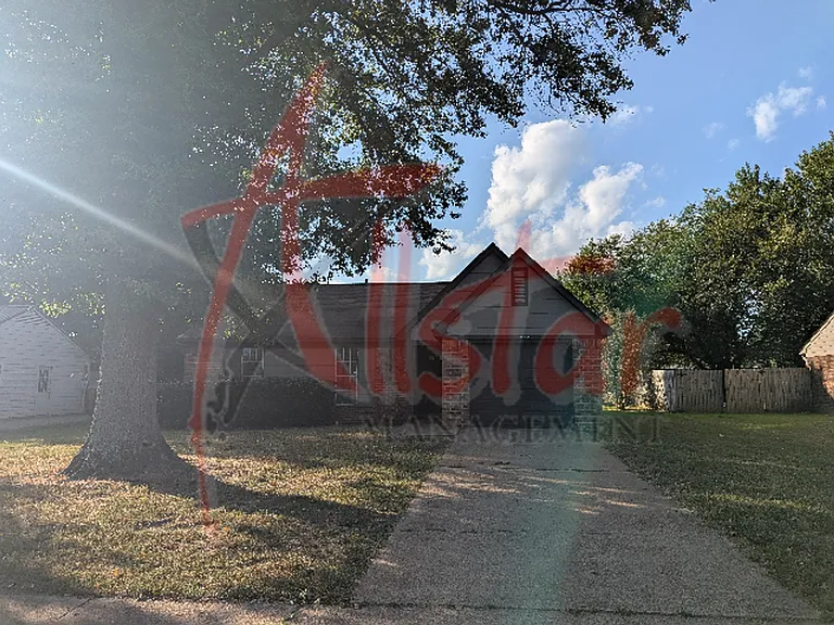 3815 Shadow Oaks Pkwy — Photo 1