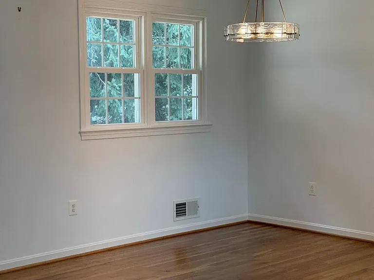 1329 Gresham Rd — Photo 14