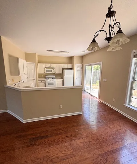 1698 Woodsford Rd NW — Photo 11