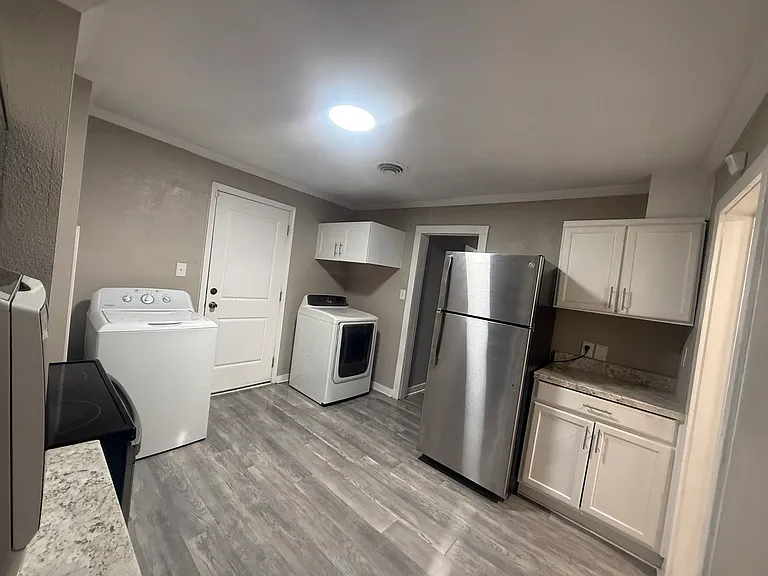 2404 Hartford St — Photo 16