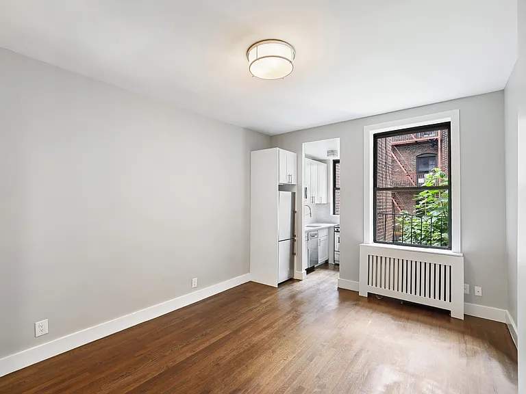 510 E 88th St #2D — Photo 2