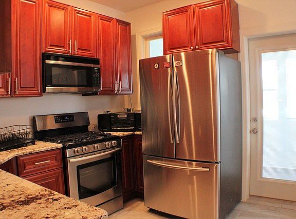 3rd image of 820 N Campbell Ave