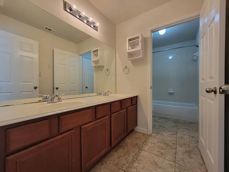 3430 Shiraz Loop — Photo 26