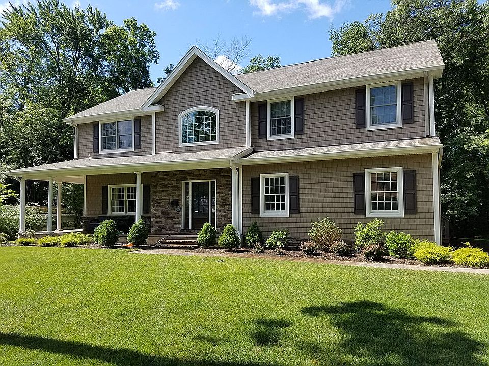 1st image of 609 Roberge Dr