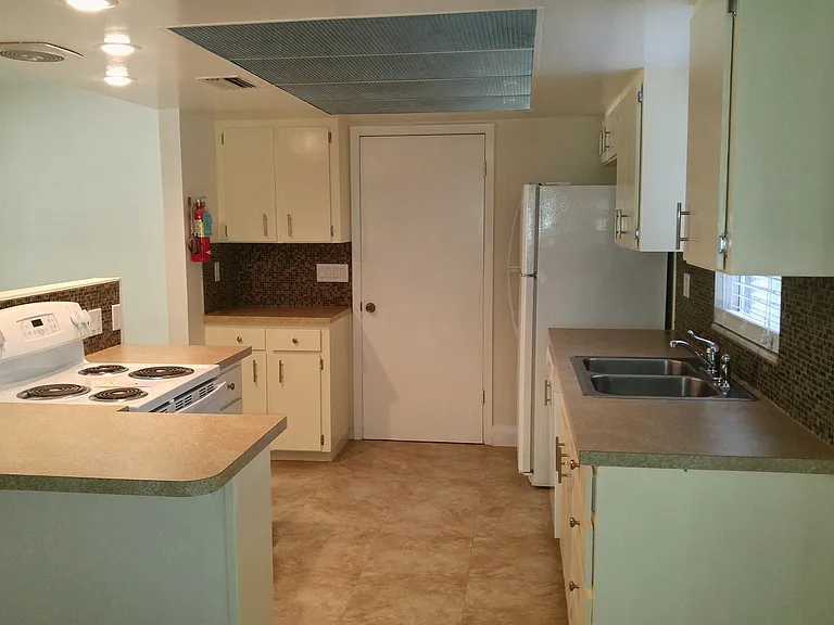 1726 SW 42nd Ave — Photo 5