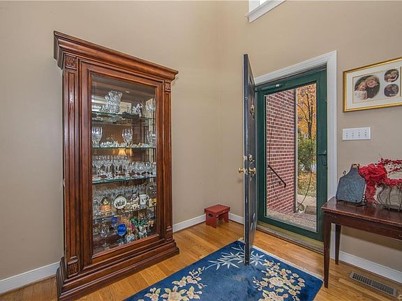 5th image of 6017 Glen Abbey Dr