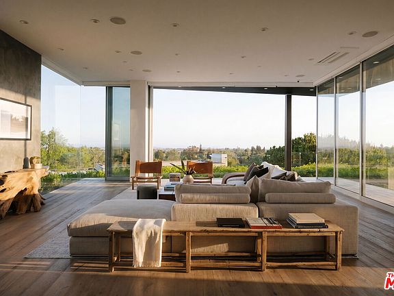 2nd image of 701 Rochedale Way