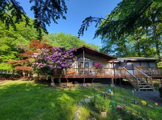 141 Roundhill Rd, Dingmans Ferry, PA 18328