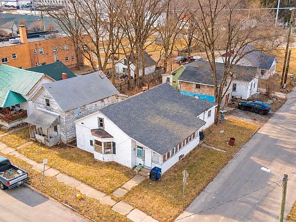 3rd image of 935 S Branson St