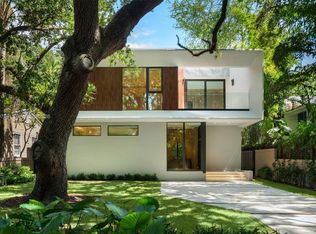 3579 Avocado Ave, Miami, FL 33133