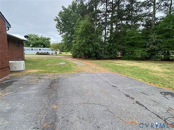 3rd image of 222 N Beaverdam Rd
