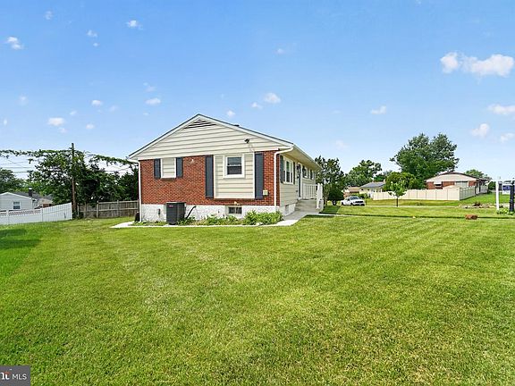 3rd image of 3478 Hillsmere Rd