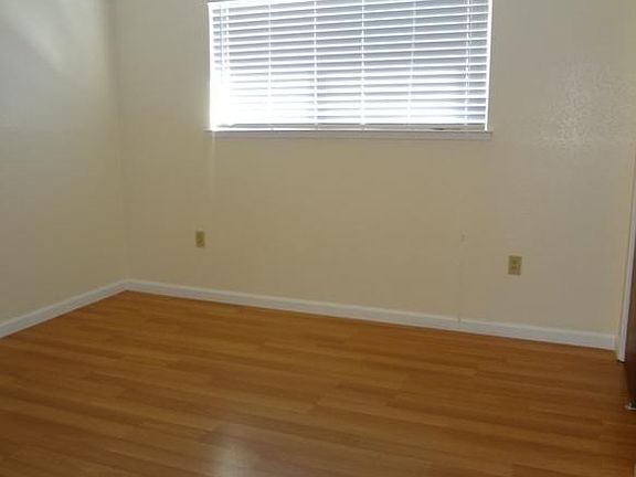 2nd image of 1385 W Malone St