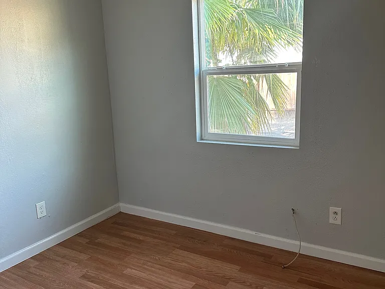 1216 Los Robles Blvd — Photo 8