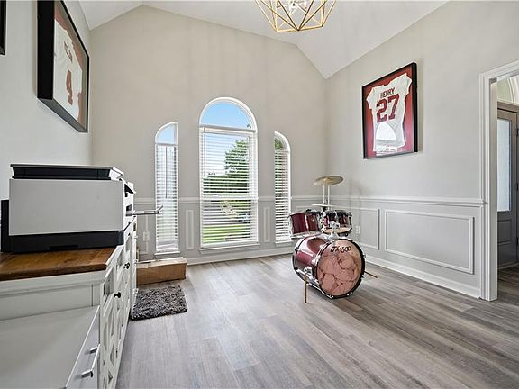 4th image of 11119 Lake Cir