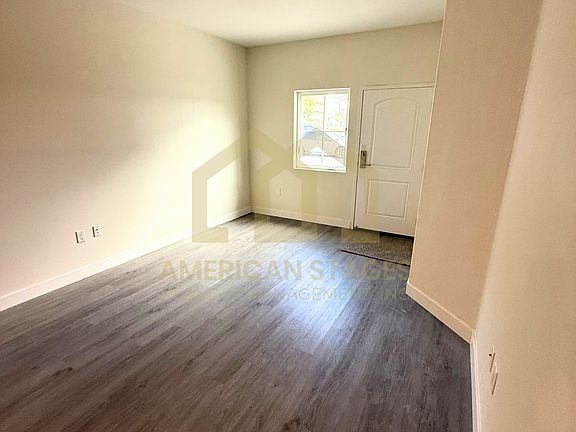 2nd image of 101 N Broadway St #11279904