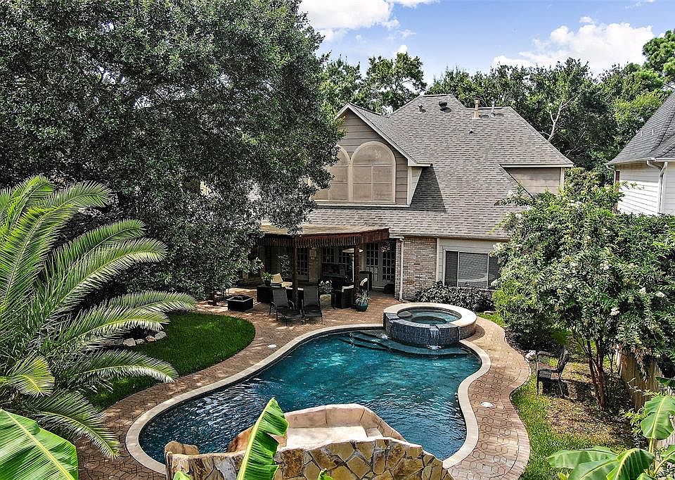 1st image of 18307 Longmoor Dr